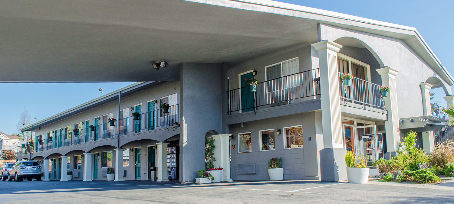 MAIN BUILDING AT THE CONTINENTAL INN